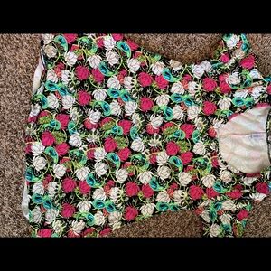 EUC medium LuLaRoe perfect T